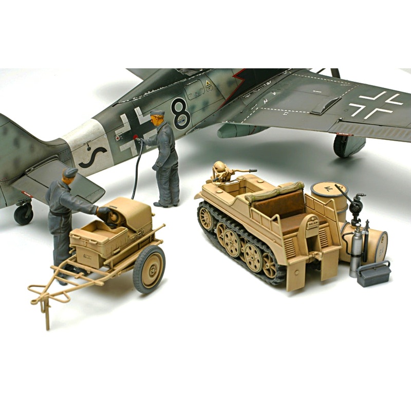 Tamiya 32533 1/48 German Aircraft Power Supply Unit and Kettenkraftrad
