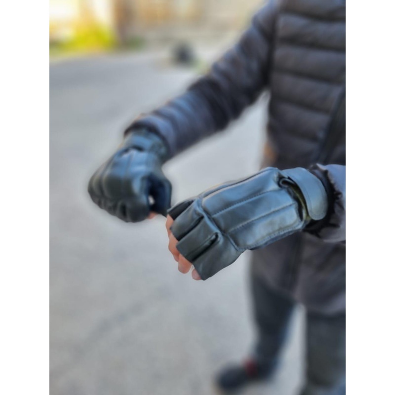 Rugged Leather Gloves in Khaki